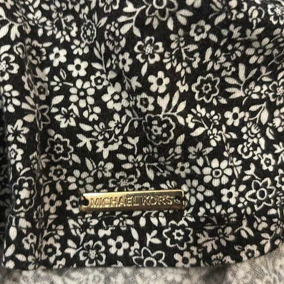 MICHAEL Michael Kors Black & White Flower w/ Bell Sleeves top Size Medium - Picture 7 of 9
